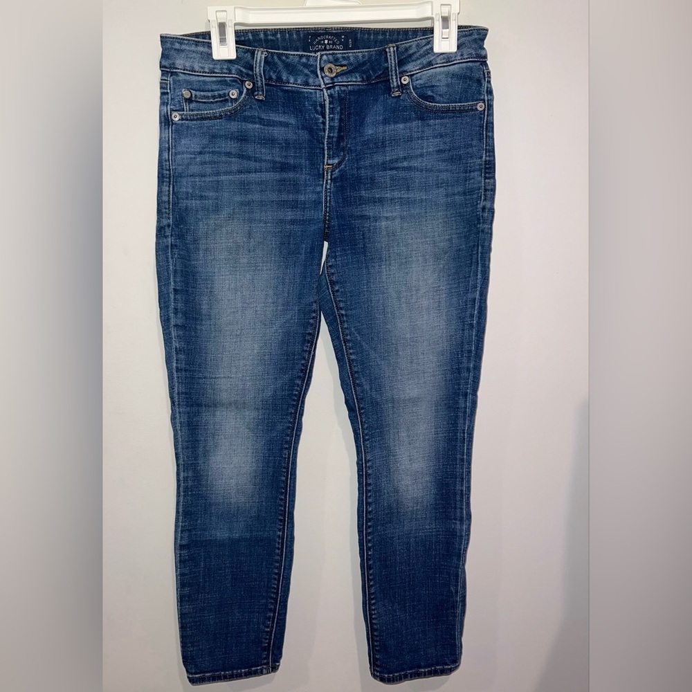 Lucky Brand Women’s Jeans. Denim. Size 6/26, great condition. Look Brand new.